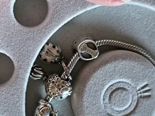 Pulsera Pandora con charms