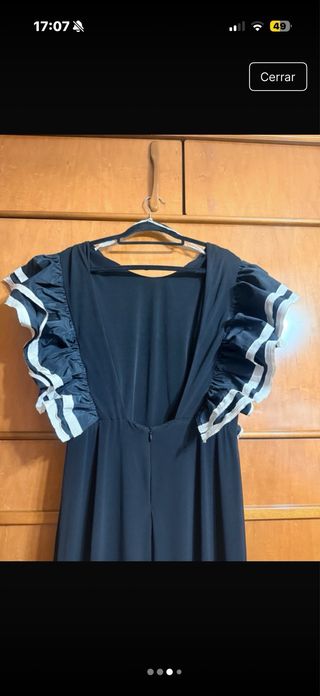 Mono negro largo con volantes beige