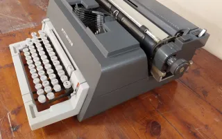 Máquina de escribir Olivetti Línea 98
