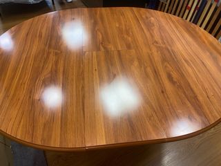 Mesa redonda de madera