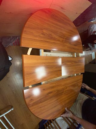 Mesa redonda de madera