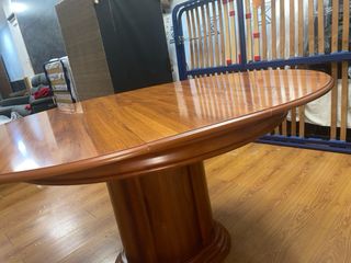 Mesa redonda de madera