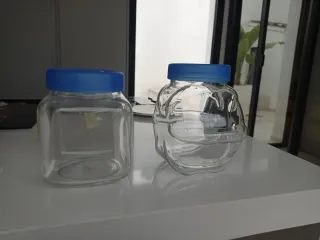 2 tarros de cristal con tapa azul, alto 16 y 18ctm