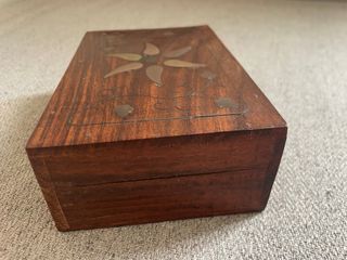 Caja de madera vintage decorada