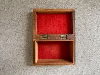 Caja de madera vintage decorada