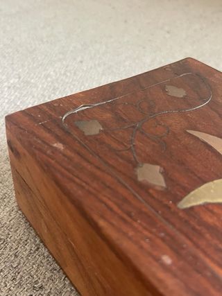 Caja de madera vintage decorada