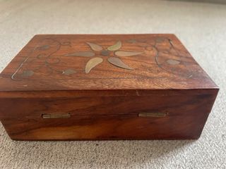 Caja de madera vintage decorada