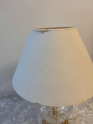 Lámpara de cristal dorada con detalle, negociable