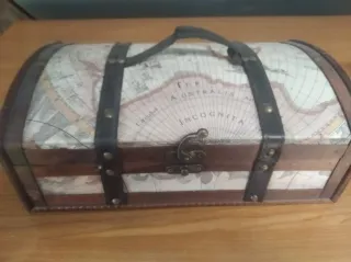 Baúl decorativo mapa antiguo Con copas de boda