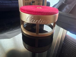 Expositor Reloj Cartier Negro y Rojo