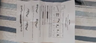 Barra de cortina gris y blanca con soportes