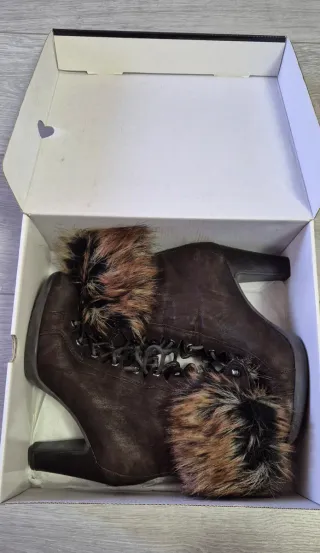 Botines Janet Sport Marrones con Pelo