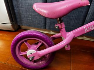 Bici sin pedales rosa con caballito de mar