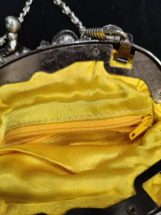 Bolso de fiesta amarillo y dorado