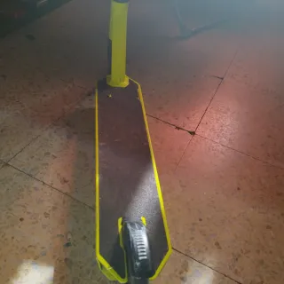Patinete Stunt Negro y Amarillo Precio negociable
