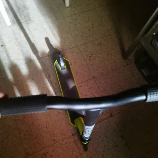 Patinete Stunt Negro y Amarillo Precio negociable