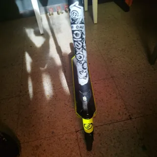 Patinete Stunt Negro y Amarillo Precio negociable