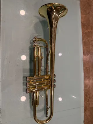 Trompeta Yamaha dorada