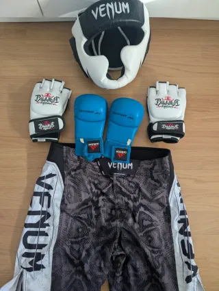 Casco MMA, Guantes MMA y Shorts Venum