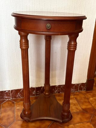 Mesa auxiliar de madera
