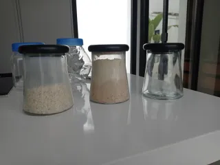 3 tarros de cristal con tapa negra