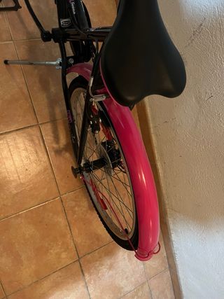 Bicicleta niña clásica rosa y negra