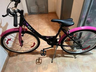 Bicicleta niña clásica rosa y negra