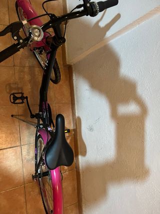 Bicicleta niña clásica rosa y negra