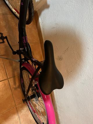 Bicicleta niña clásica rosa y negra