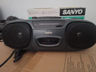 Radio Sanyo Boombox Cassette AM/FM