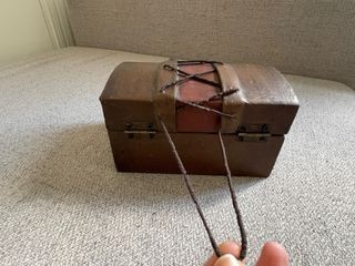 Caja de madera estilo cofre