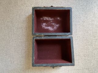 Caja de madera estilo cofre