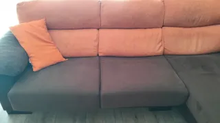 Sofá Chaiselongue tela marrón y naranja