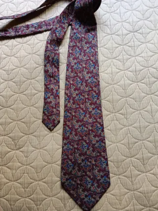 Corbata de seda con estampado floral