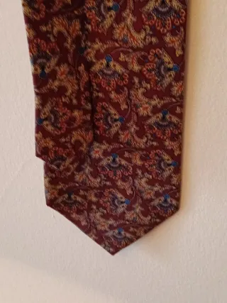 Corbata de seda con estampado floral