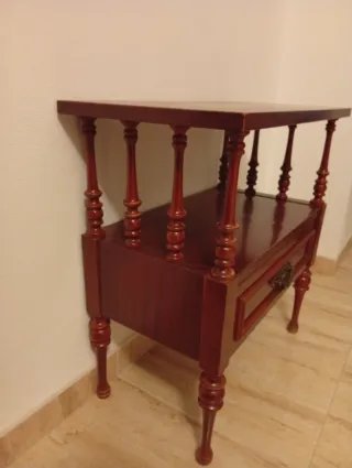 Dormitorio individual doble con mesita