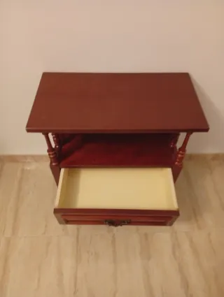 Dormitorio individual doble con mesita