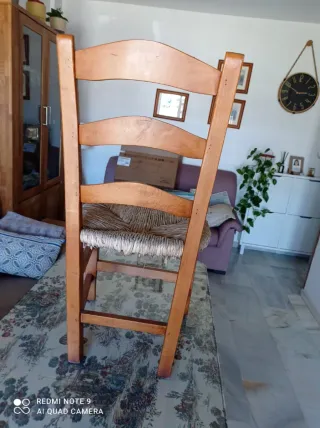 Sillas de madera y yute