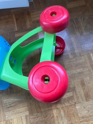 Carrito de la compra de juguete azul y verde