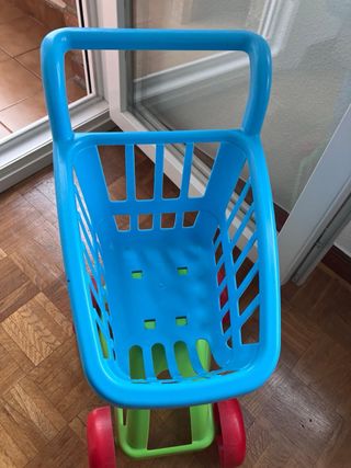Carrito de la compra de juguete azul y verde