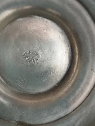 Jarra antigua de estaño