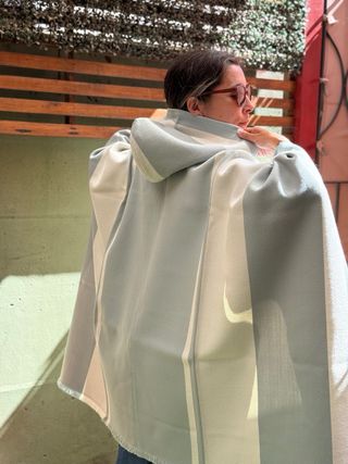 Poncho artesanal tejido a mano