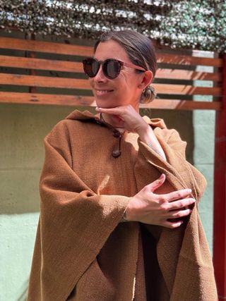 Poncho artesanal tejido a mano
