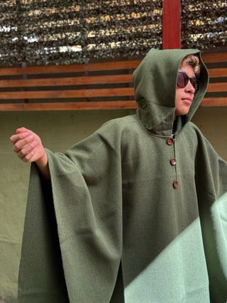 Poncho artesanal tejido a mano