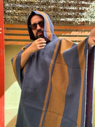 Poncho artesanal tejido a mano