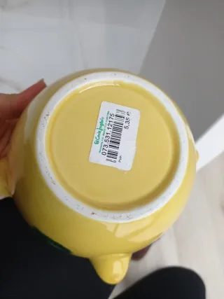 Mortero de cerámica amarillo nuevo