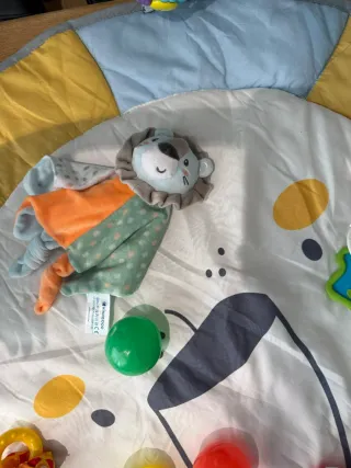 Manta de actividades para bebé