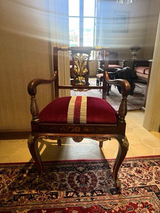 Pareja de sillones clásicos de madera