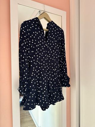 Mono corto lunares volantes