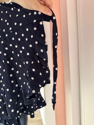 Mono corto lunares volantes